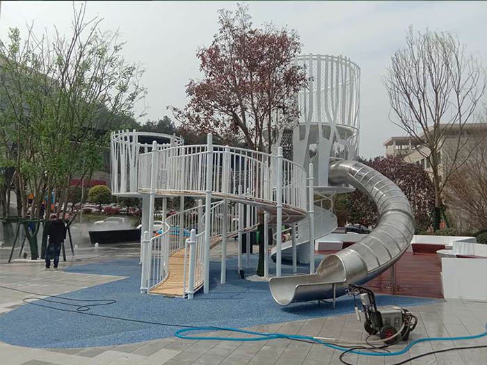 <b>中南地產(chǎn)戶外項(xiàng)目</b>